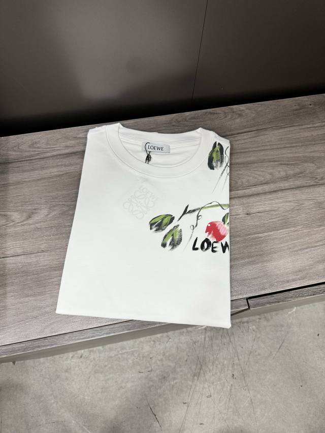 春夏新款圆领短袖. 重磅来袭.多种手绘工艺.每一件都是手工绘画完成.及其耗时. 男女情侣款高端必备. 上身效果舒适Wm 码数S-2Xl