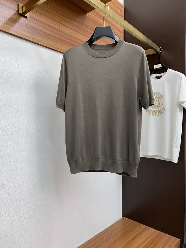 Lp2540Ss 春夏新品针织短袖 Loro Piana 诺悠翩雅 专柜新品 蚕蛹蛋白纤维 针织圆领衫颜色:黑色、深灰 尺码:M-3Xl