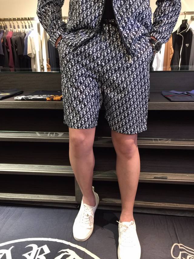 套 短裤细节迪家2025新品，男士夏季运动休闲防晒服套装，连帽长袖外套和短裤的组合，单穿也很实用，非常顺滑舒适的进口防晒面料，2025夏季系列 典藏元素中汲取灵