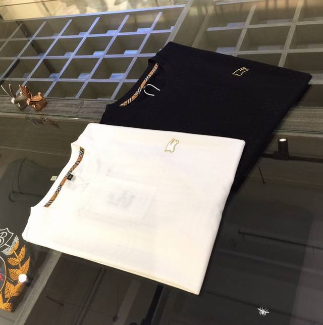 B家2025夏季新品 秒杀一切版本！经典时尚百搭圆领短袖 订制桑蚕丝超柔软面料 烧花工艺！男人的衣柜都少不了基础打底衫 随时随地都可以拿来搭配各种服饰 满足您日