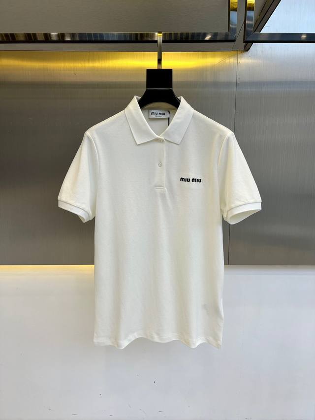 Miumiu、25S春夏新品 ，男士商务休闲纯色翻领短袖Polo衫，客供进口100%双丝光柔珠地棉面料，甄选上等长绒棉花原料，面料属性皆为上乘，网眼结构细腻自然