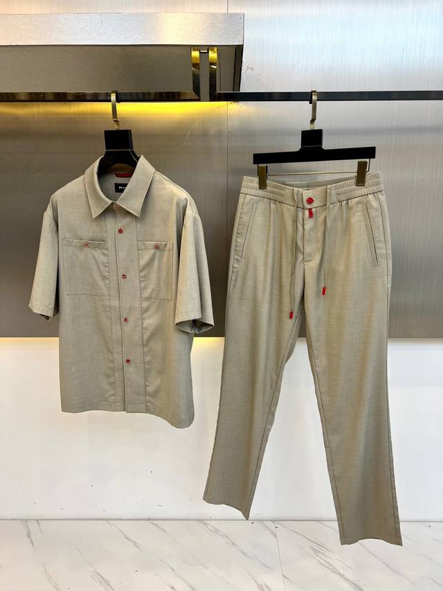 上衣 裤子 意大利Kiton-2025春夏新款男士休闲连帽长袖衬衫外套老钱风红色纽扣衬衣+休闲裤套装。独家专供进口原版天丝棉麻面料，透气柔软透气很强，笔挺垂感十