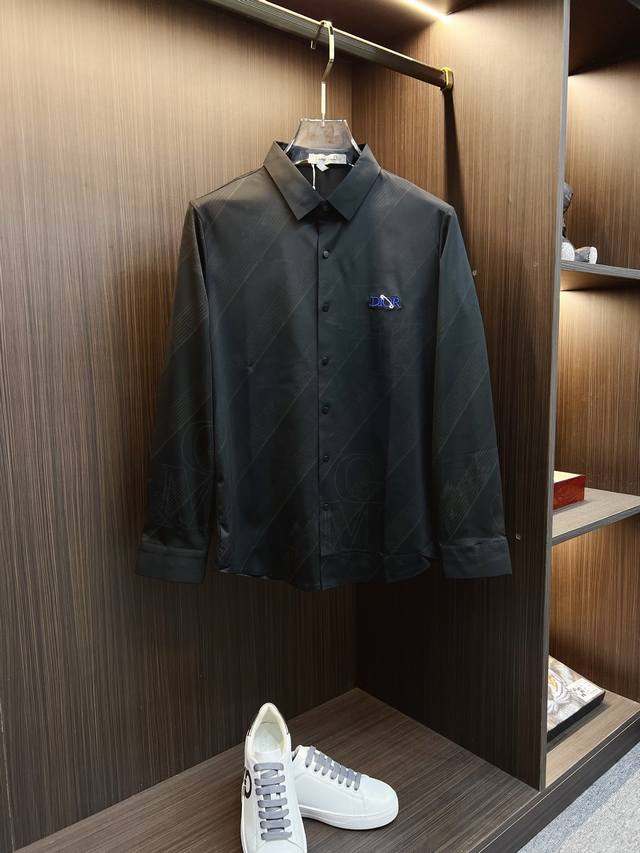 迪奥 原单狠货 爆款来袭 2025Ss官网新款长袖 衬衫 衬衣，精美刺绣Logo 高端版本，专柜定制面料 透气舒适度高，精工制作，细节处理完美无可挑剔，品牌元素