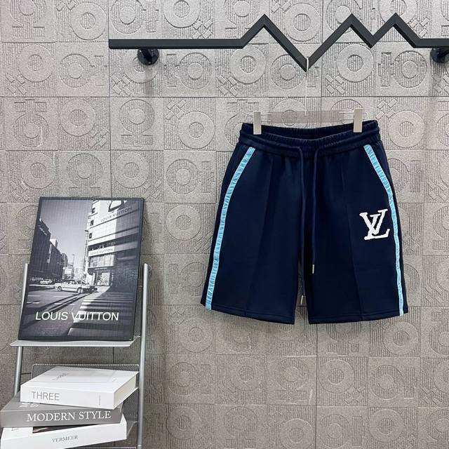 Louis Vuitton 路易威登 侧边植毛字母Logo刺绣 2025Ss新款针织短裤，定制面料采用威化布织法，超高端针织工艺，版型紧致立体，定制裤绳五金质感