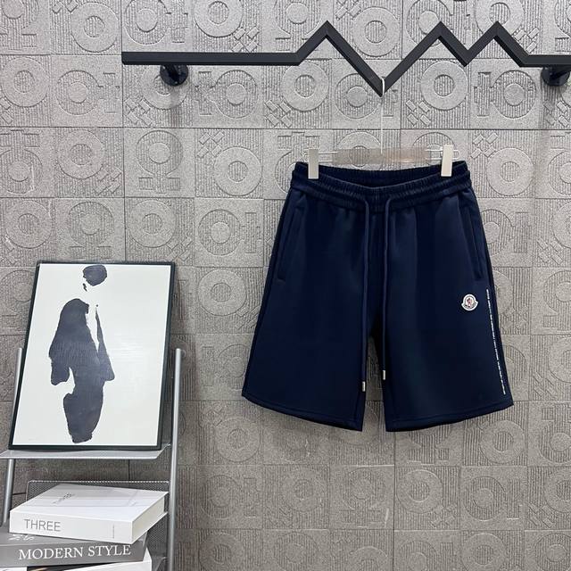 Moncler 蒙口 侧小字母Logo印花小标 2025Ss新款针织短裤，定制面料采用威化布织法，超高端针织工艺，版型紧致立体，定制裤绳五金质感强，顺滑，上身舒