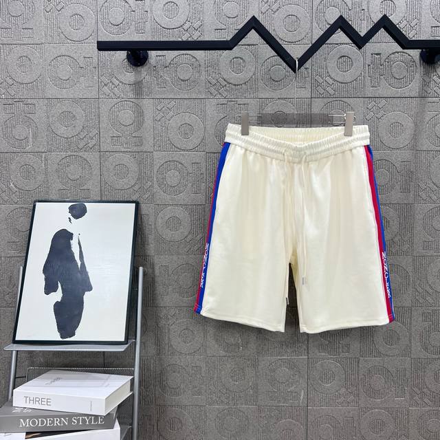 Moncler 蒙口 侧红蓝织带Logo小标 2025Ss新款针织短裤，定制面料采用威化布织法，超高端针织工艺，版型紧致立体，定制裤绳五金质感强，顺滑，上身舒适