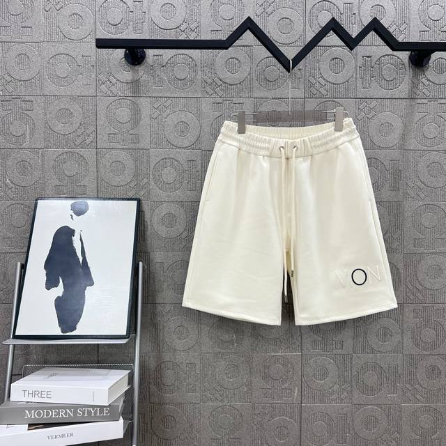 Moncler 蒙口 字母Logo尼龙口袋徽章刺绣 2025Ss新款针织短裤，定制面料采用威化布织法，超高端针织工艺，版型紧致立体，定制裤绳五金质感强，顺滑，上
