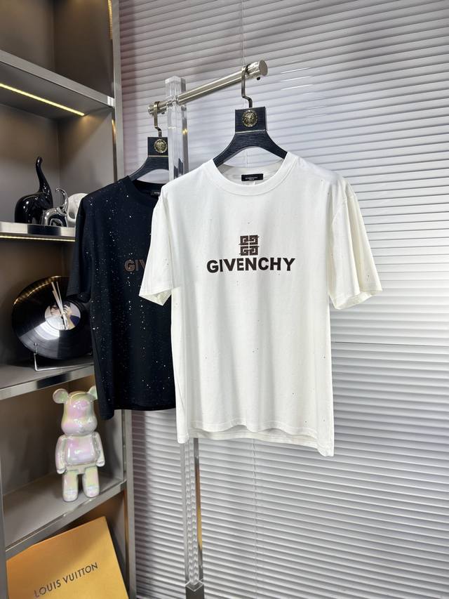 Giv*纪梵希 Ss25夏季新款短袖，顶级图案Logo，帅气时尚，简约百搭款。面料棉 不仅挺括，保持潮流的廓形，又穿着舒适，纱织更细腻 码数：L-4Xl