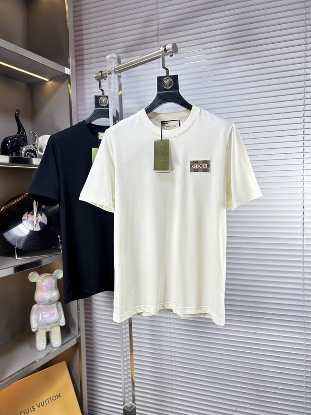 Gucc*古奇 Ss25夏季新款短袖，顶级图案Logo，帅气时尚，简约百搭款。面料棉 不仅挺括，保持潮流的廓形，又穿着舒适，纱织更细腻 码数：S-Xl