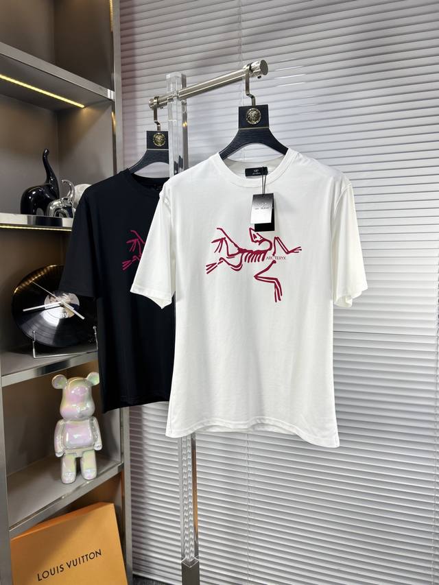 Arc*始祖鸟 Ss25春夏新款短袖T恤，丝光棉 顶级图案Logo，帅气时尚，简约百搭款 不仅挺括，保持潮流的廓形，又穿着舒适，纱织更细腻 码数：M-Xxxl