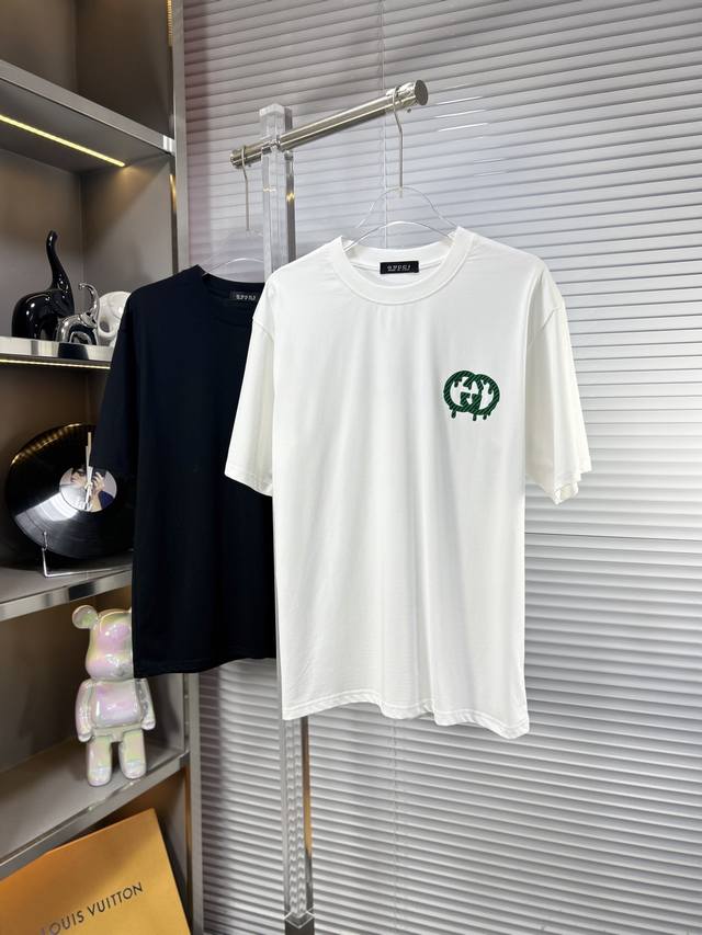 Gucc*古奇 Ss25夏季新款短袖，顶级图案Logo，帅气时尚，简约百搭款。面料棉 不仅挺括，保持潮流的廓形，又穿着舒适，纱织更细腻 码数：S-Xxl