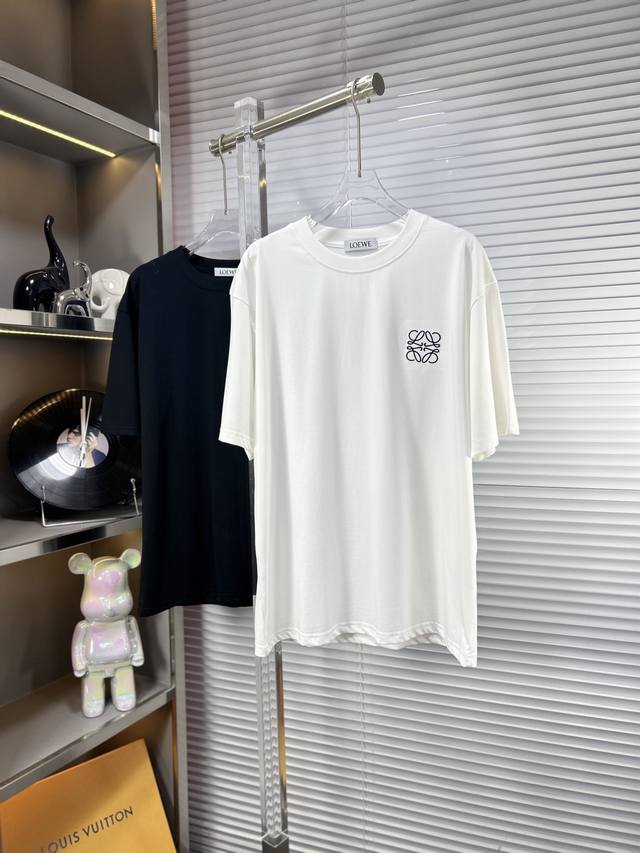 Loew*罗意威 Ss25夏季新款短袖，顶级图案Logo，帅气时尚，简约百搭款。面料棉 不仅挺括，保持潮流的廓形，又穿着舒适，纱织更细腻 码数：S-Xxl
