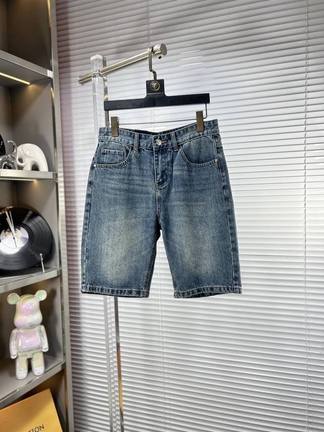 Lv*路易 Ss25夏季新款男士牛仔裤牛仔短裤 面料弹性好。独家发售 官网同步 时尚优雅 采用原色酵母水洗工艺 精选进口重磅丹宁牛仔面料 配专柜五金装饰 真皮皮