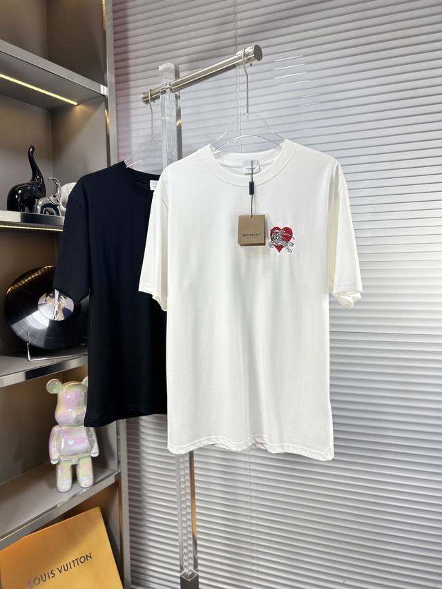 Bbr*巴宝莉 Ss25春夏新款短袖，顶级图案Logo，帅气时尚，简约百搭款。面料棉 不仅挺括，保持潮流的廓形，又穿着舒适，纱织更细腻 码数：S-Xxl