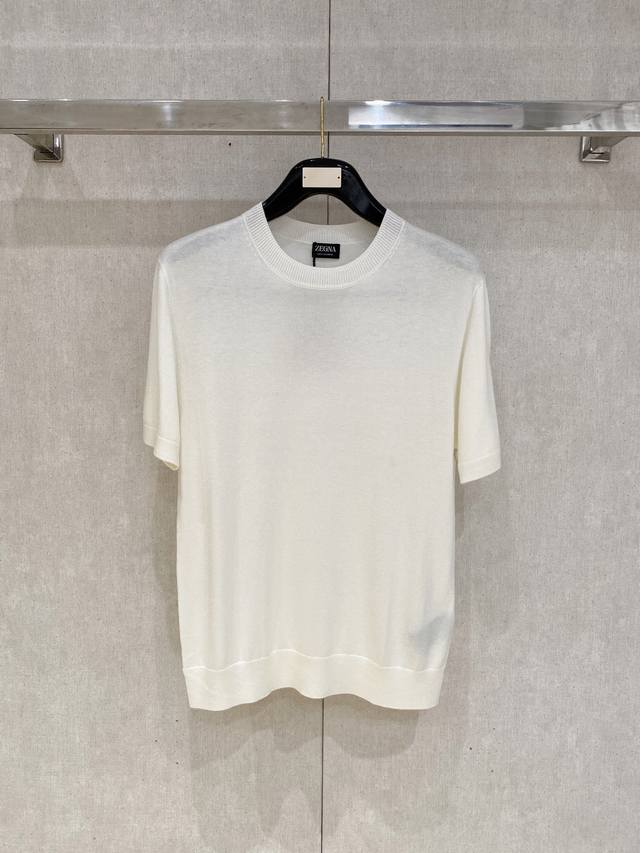 顶级品质 专柜官网同步发售！辅料全部原版定制出品，贸易公司真品订单。高级定制进口面料，以天然植物纖維提炼出来，比一般棉织物轻薄 手感柔软，穿着舒适 完全不易有刺