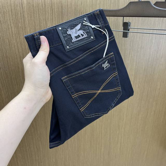 新品 Bc 2550春夏新品休闲牛仔裤 官网同步发售，裤身工艺设计，进口客供辅料、东欧牛仔面料定制，代工厂P出品免检！每个细节做到极致，原版五金配件，潮范十足、