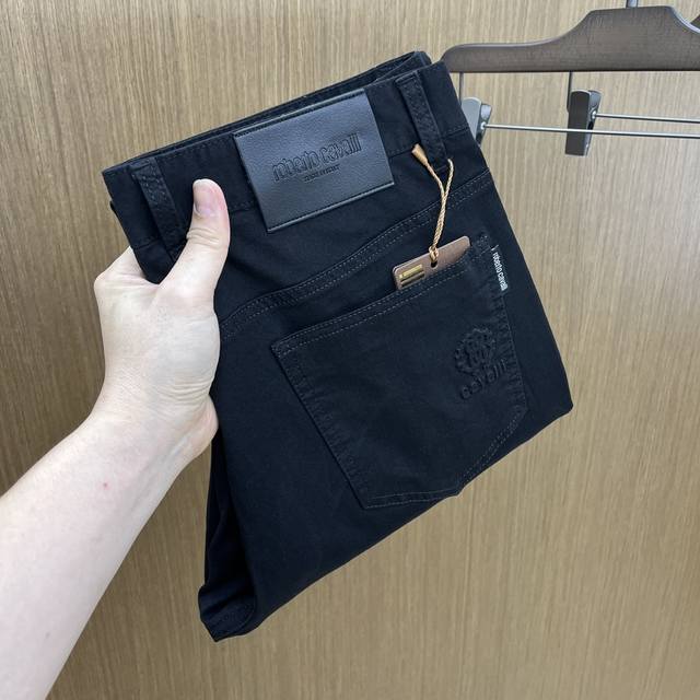 新品 Rc 2550春夏新品休闲牛仔裤 官网同步发售，裤身工艺设计，进口客供辅料、东欧牛仔面料定制，代工厂P出品免检！每个细节做到极致，原版五金配件，潮范十足、
