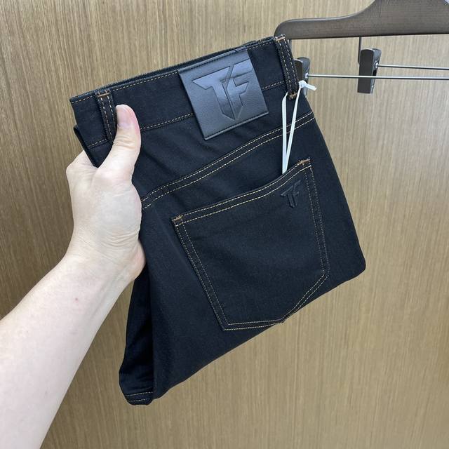 新品 Tf 2550春夏新品休闲牛仔裤 官网同步发售，裤身工艺设计，进口客供辅料、东欧牛仔面料定制，代工厂P出品免检！每个细节做到极致，原版五金配件，潮范十足、