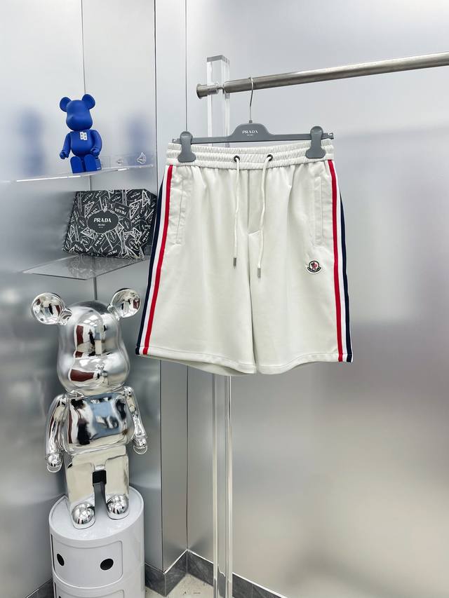 Mon* 蒙口 25Ss夏季新款织带拼接Logo徽标短裤 M 面料柔软舒适 搭配Logo字母 手感舒适上身挺括有型 两色 码数：M-3Xl