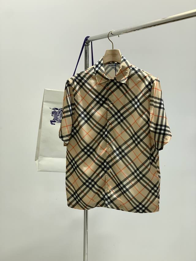 衣服 ，短裤 ，Burberry 巴宝莉，2025夏季最新品，专柜同步有售，原单狠货，时尚休闲套装，进口原版面料，上身舒适透气，顶级印花工艺字母图案装饰Logo