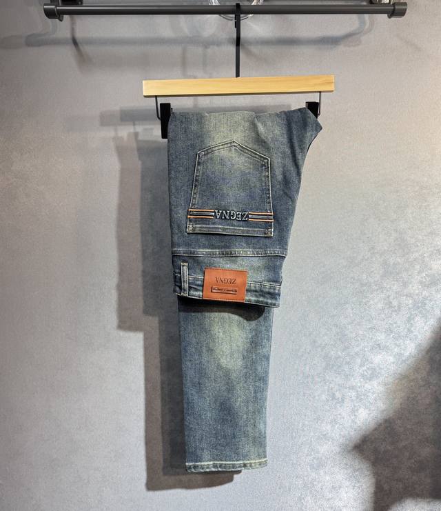 Zegna 杰尼亚 春夏最新品牛仔裤出入专卖店无压力 专柜热销款 品味与价值共享 身穿着非常舒适 低调不失奢华 穿出去非常有档次,裤型款式和裁剪亦无需多言 上身