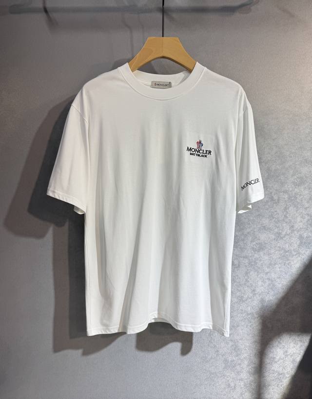 Moncler 蒙口 25Ss新款春夏短袖 最高版本客供定制高端纯棉面料 简单时尚款，配色超级好看！经典Logo的设计 W3简单大方的款式！满满的高级感，四季可