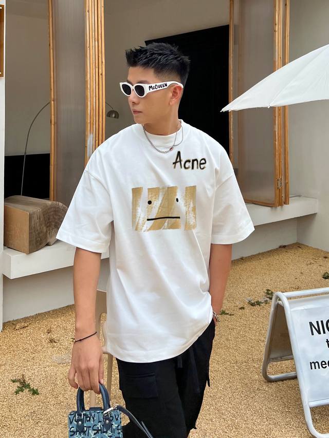 Ac 新款字母印花双层重工短袖T桖 字母图案不管是T桖还是卫衣都是每年的爆款单品 前幅大面积印花采用大康丽数码印花机直喷 成本极高 经过多次的调试打版图案色差还