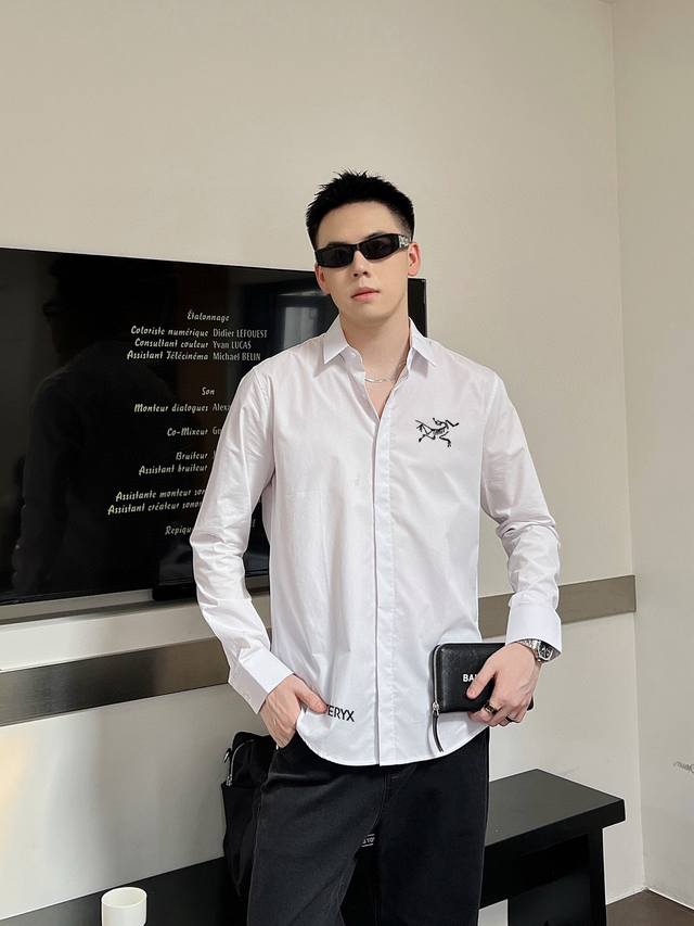 Sz 专柜最新款男士必备款衬衫，100%天然棉，舒服透气，原单狠货，原版面料，柔软舒适，上身高端又奢华，足够场面的档次，这款衬衫无不骄傲的让你满意有面子 尺码：