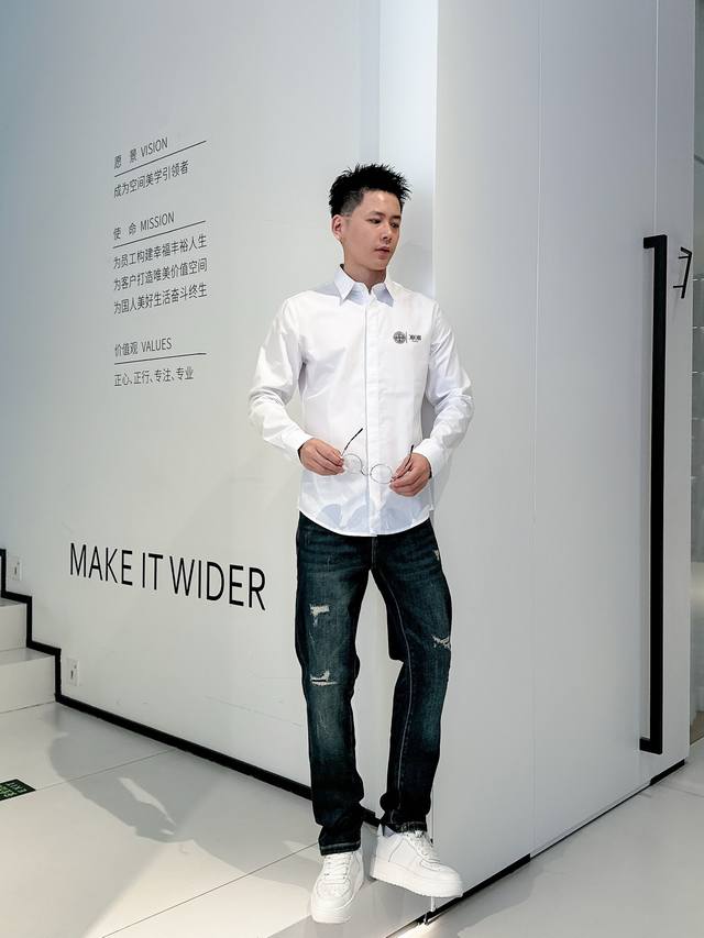 迪奥 专柜最新春款男士必备款衬衫，100%天然棉，舒服透气，原单狠货，原版面料，柔软舒适，上身高端又奢华，足够场面的档次，这款衬衫无不骄傲的让你满意有面子 尺码