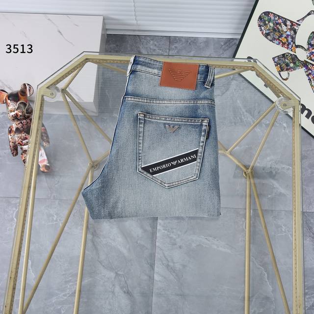 新款小脚牛仔裤 款号：3513# 码数：29-40