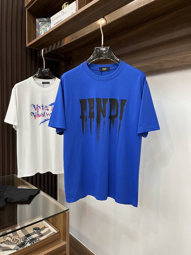 Fendi 芬迪 2025夏季新款 三标齐全！男士圆领T恤 官网柜台同步售卖 潮流时尚定制 原版1:1 胸前字母Logo设计 采用进口丝光棉面料 吸汗透气性优越