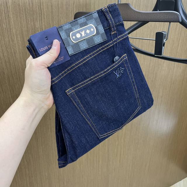 新款 Lv 高端定制、25Ss春夏最新款牛仔裤 柜台同步发售 进口固色面料 原版定制复刻 客供五金辅料 原单品质 重工洗水 做工走线精细 上身绝佳！优选单品 F