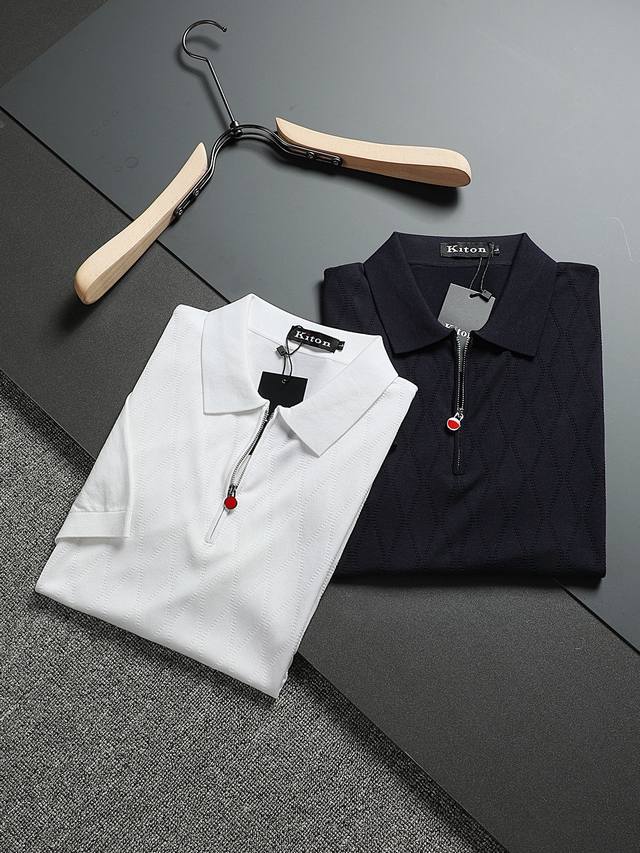 新品！高端系列 Kiton奇顿 夏季新款。该产品选用进口伊力特含桑蚕丝，以特殊的格纹纺织工艺面料为主导，手感丝滑有弹力，贴身丝滑 凉爽 全新的冰爽体感，整体级简