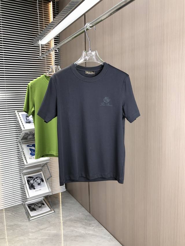 Lp 2520春夏新款首发专柜最新款短袖圆领T恤 高端订制 设计前卫时尚！品牌Logo重工艺设计 高端定制丝光云朵棉面料.手感柔软.穿着舒适.专柜级别精致车线.