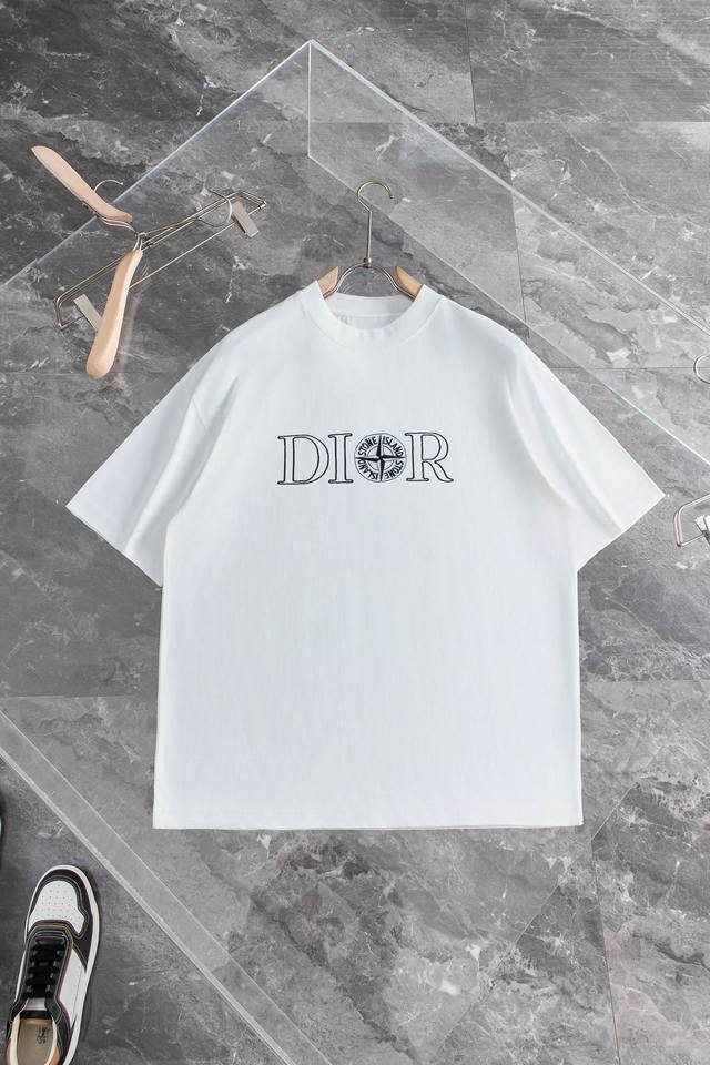 New# Di* Or 迪奥25Ss春夏圆领短袖#顶级元素融合打造，经典短袖3标齐全，潮男时尚，无论是上身舒适度还是都是无可比拟的存在，可以说是夏日必备！100