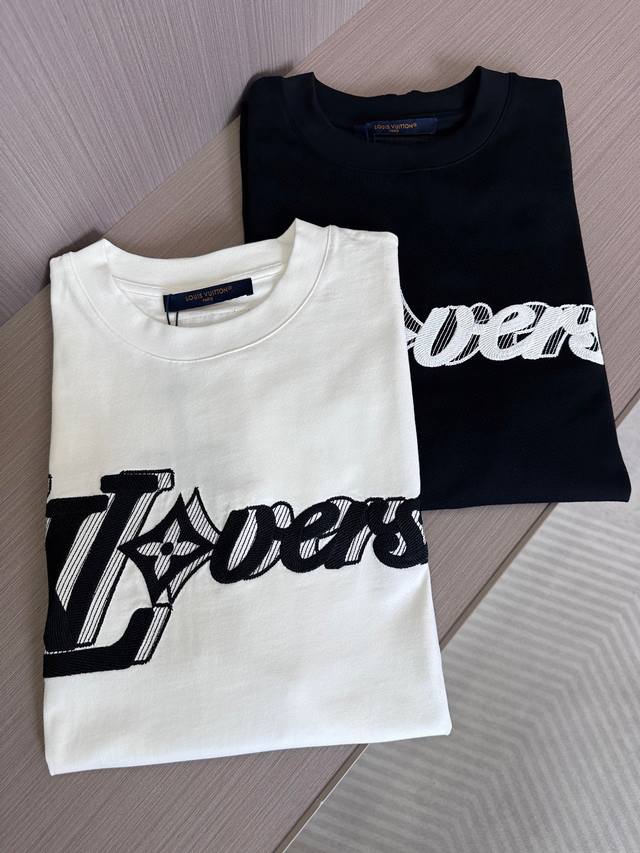 Lv驴家25Ss春夏新款圆领短袖，定制纯棉材质，舒适透气，胸前刺绣创意字母设计 时尚百搭，休闲单品 颜色：黑色，白色 码数：S-2Xl