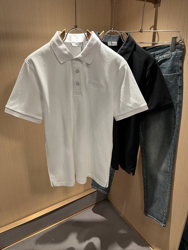 Di*R迪家 2025春夏新款男士Polo衫，简约纯色时尚款不乏有许多设计大咖们都对于纯色都有着难以割舍的情怀。这是一种对于传统的致敬，也是一种对于情调的怀旧~