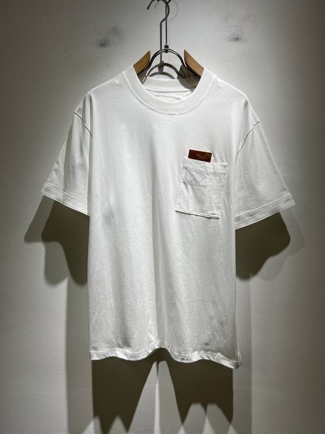 Bottegavene*A宝*嘉 2025春夏新款男士短袖T恤，这是今年目前为止最牛批的一款纯色高品质面料！！！衣身Logo图案刺绣设计！光是这些就足够吊打市面