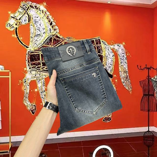 主推.长期有货 克罗心 高品质 官网高端新品原单少数帅爆牛仔裤，百分百原单 百搭神器！今年最新流行的风格设计款式，采用进口棉花制作成的单宁布，上身舒适，剪裁设计