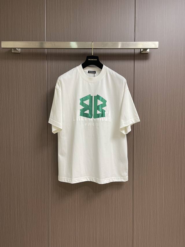 Balenciaga 印花Logo圆领短袖T恤，定织定染百分百纯棉双股面料 成衣洗水 前幅高清扫描图案完美还原激光定位机印 领口罗纹面料定织定染色 整体走线平直