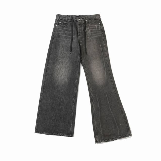 6021# 官网品质高品质巴黎世家高版本Balenciaga25Ss新款拼接牛仔长裤.独特风格设计.一边喇叭裤一边宽松直筒版型.两边长短不齐.不同效果.一边修长