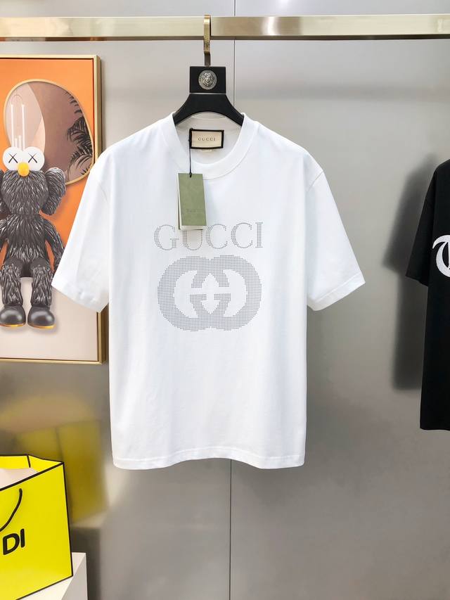G*Cci 古齐2025春夏新款原单男士圆领短袖T恤 专柜同步售卖 爆款高端品质 高版本 Os版型阔版 印反光胶字母Logo图案设计 定制进口双股100%纯棉面