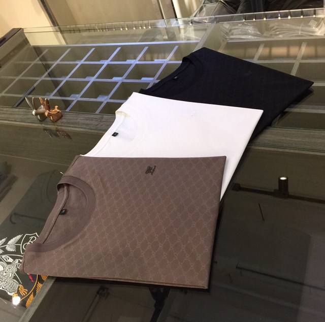 Bv家重磅推荐！2025Aw最新系列 上班通勤百搭 富于优雅的设计感 商务精英必备 采用天丝丝光一体成型起脚面料 温儒柔软 细腻柔软 上身自然是舒适 圆领商务休