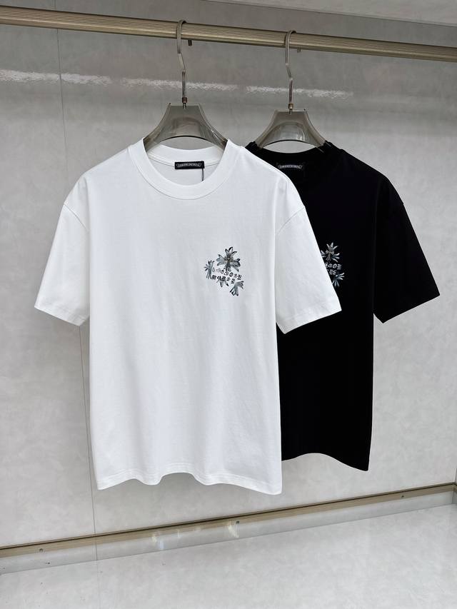 克罗心 2025夏季新款首发专柜最新款短袖圆领T恤 高端订制 设计前卫时尚！品牌Logo重工艺设计 高端定制丝光棉面料.手感柔软.穿着舒适.专柜级别精致车线.做