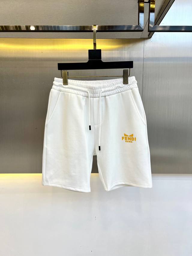 Fendi、25S新款夏季休闲短裤！抽绳款经典Logo设计.简单高级.进口高密棉订制埃及棉面料，手感轻薄透气.舒适感满满.原厂五金质感满满.高级感强！整体视觉简