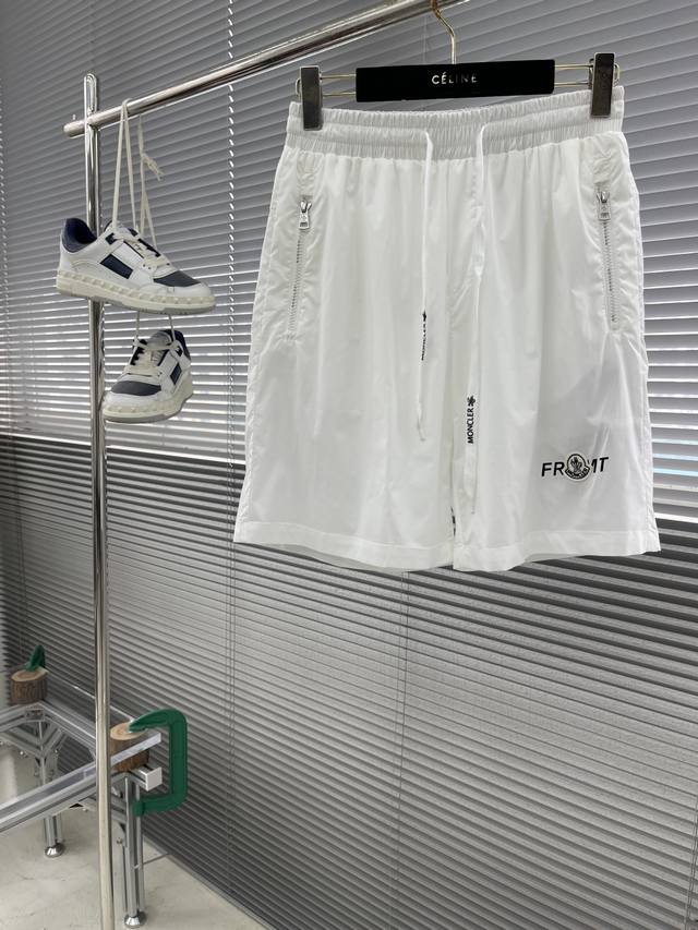 Mon 25年夏季新款短裤 年度火爆新款打造百搭运动风休闲短裤，定制五金配件装饰，简约大气上档次，松紧腰设计，超级无敌百搭款，夏天推荐入手单品 码数：48-56