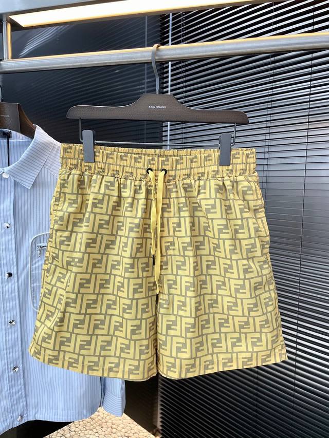 Fendi- 芬迪 2025春夏新款短裤 顶级版本，官网同步上新，经典满印设计，精致做工，采用太空棉面料打造，版型立体有型，金属绳头 专门进口机器开模定制，费时