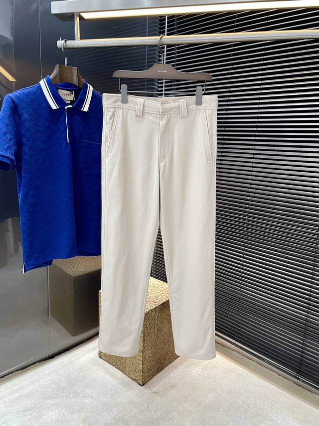 Z Zegna- 杰尼亚 2025春夏季新款新款棉、天丝工装长裤，这款从硬朗利落的实穿长裤中汲取灵感，采用宽松版型设计，尽展不凡时尚态度。采用质地柔软的天然材质