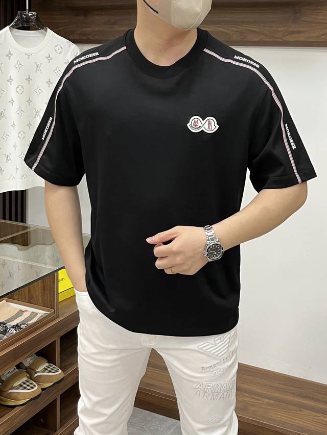 Moncler 蒙口-2540Ss夏季新款 专柜时尚大爆款圆领T恤，休闲时尚外穿 内搭必备款，舒适好看上身可见 定制进口高端丝光面料，手感细腻丝滑有质感，上身舒