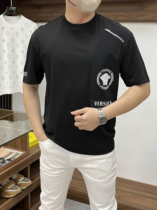 Versace 范思哲-2540Ss夏季新款 专柜时尚大爆款圆领T恤，休闲时尚外穿 内搭必备款，舒适好看上身可见 定制进口高端丝光面料，手感细腻丝滑有质感，上身